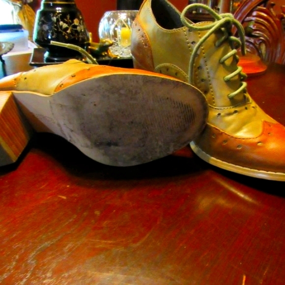*SOLD* Leather Sage Green & Brown Spectator Heels - 7.5M - Picture 11 of 14